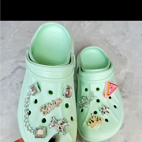 Green crocs with croc charms included along with a mystery bag of charms - Picture 1 of 1